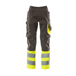 MASCOT® Safe Supreme Leeds Hose, Strapazierfähige, dreifache Kappnähte an den Beinen und im Schritt verlängern die Lebensdauer des Produktes, Die Oberflächenbehandlung macht das Produkt schmutzabweisend und sorgt für hohe Sichtbarkeit, Einfaches Verlängern der Hose um 3cm, durch auftrennen der roten Naht auf der Innenseite