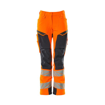 MASCOT® Accel. Safe Hose, Damen,DIAMOND, Knietaschen,Stretch Hose, Diamond Fit ist speziell für Frauen designt, die bei mehr als 20cm Unterschied zwischen ihrem Taillen- und Hüftmaß liegen, Der Stretchstoff ist in alle Richtungen elastisch und bietet eine unübertroffene Bewegungsfreiheit, wo nichts spannt oder stört, Der multifunktionelle Stretchstoff kombiniert ein niedriges Gewicht mit sehr hoher Strapazierfähigkeit und ist darüber hinaus wasserabweisend, Das Produkt ist für Industriewäsche geeignet, Zollstocktasche mit Kevlar®-Verstärkungen - besonders widerstandsfähig gegen spitze und scharfe Gegenstände, Die Knietaschen aus strapazierfähigem CORDURA®-Gewebe sind regulierbar, so dass der Knieschutz immer optimal platziert ist, Effektive Belüftung am Bein durch Reißverschluss am Oberschenkel, Vorbereitet für Hängetaschen 19450-126, die mit Knöpfen befestigt werden, Zertifiziert für die Verwendung zusammen mit dem MASCOT-Kniepolstertyp SHORT oder LONG, da die Kniepolstertasche höhenverstellbar ist