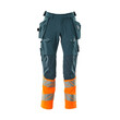 MASCOT® Accel. Safe Hose mit Hängetaschen, ULTIMATE STRETCH Hose, Der Stretchstoff ist in alle Richtungen elastisch und bietet eine unübertroffene Bewegungsfreiheit, wo nichts spannt oder stört, Der multifunktionelle Stretchstoff kombiniert ein niedriges Gewicht mit sehr hoher Strapazierfähigkeit und ist darüber hinaus wasserabweisend, Hängetaschen mit Kevlar® und CORDURA®-Gewebe Verstärkungen, Abnehmbare Hängetaschen, Effektive Belüftung am Bein durch Reißverschluss am Oberschenkel, Zollstocktasche mit Kevlar®-Verstärkungen - besonders widerstandsfähig gegen spitze und scharfe Gegenstände, Knietaschen aus in zwei Richtungen dehnbarem CORDURA®, die zusätzliche Bewegungsfreiheit beim Knien bieten, Die Knietaschen sind höhenverstellbar, so dass der Knieschutz optimal an den Knien platziert ist, Zertifiziert für die Verwendung zusammen mit dem MASCOT-Kniepolstertyp SHORT oder LONG, da die Kniepolstertasche höhenverstellbar ist