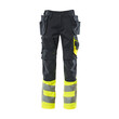 MASCOT® Safe Supreme Hose mit Hängetaschen Hose, Strapazierfähige, dreifache Kappnähte an den Beinen und im Schritt verlängern die Lebensdauer des Produktes, Die Oberflächenbehandlung macht das Produkt schmutzabweisend und sorgt für hohe Sichtbarkeit, Hängetaschen aus CORDURA®-Gewebe mit extra Taschen für Werkzeug, Mit CORDURA®-Gewebe verstärkte Knietaschen, Eingriff zum Knieschutz von oben und Patte, damit sich kein Schmutz sammelt, Einfaches Verlängern der Hose um 3cm, durch auftrennen der roten Naht auf der Innenseite, Der dunkle Stoff ist dort platziert, wo das Produkt am häufigsten Schmutz ausgesetzt wird, Das Produkt ist für Industriewäsche geeignet, Zertifiziert für die Verwendung zusammen mit dem MASCOT-Kniepolstertyp SHORT oder LONG, da die Kniepolstertasche höhenverstellbar ist