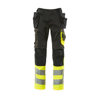 MASCOT® Safe Supreme Hose mit Hängetaschen Hose, Strapazierfähige, dreifache Kappnähte an den Beinen und im Schritt verlängern die Lebensdauer des Produktes, Die Oberflächenbehandlung macht das Produkt schmutzabweisend und sorgt für hohe Sichtbarkeit, Hängetaschen aus CORDURA®-Gewebe mit extra Taschen für Werkzeug, Mit CORDURA®-Gewebe verstärkte Knietaschen, Eingriff zum Knieschutz von oben und Patte, damit sich kein Schmutz sammelt, Einfaches Verlängern der Hose um 3cm, durch auftrennen der roten Naht auf der Innenseite, Der dunkle Stoff ist dort platziert, wo das Produkt am häufigsten Schmutz ausgesetzt wird, Das Produkt ist für Industriewäsche geeignet, Zertifiziert für die Verwendung zusammen mit dem MASCOT-Kniepolstertyp SHORT oder LONG, da die Kniepolstertasche höhenverstellbar ist