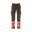 MASCOT® Accel. Safe Hose mt Knietaschen, ULTIMATE STRETCH Hose, Der Stretchstoff ist in alle Richtungen elastisch und bietet eine unübertroffene Bewegungsfreiheit, wo nichts spannt oder stört, Der multifunktionelle Stretchstoff kombiniert ein niedriges Gewicht mit sehr hoher Strapazierfähigkeit und ist darüber hinaus wasserabweisend, Das Produkt ist für Industriewäsche geeignet, Effektive Belüftung am Bein durch Reißverschluss am Oberschenkel, Ergonomisch geschnittene Hosenbeine, die nach den natürlichen Bewegungen des Körpers geformt wurden, Vorbereitet für Hängetaschen 19450-126, die mit Knöpfen befestigt werden, Die Knietaschen aus strapazierfähigem CORDURA®-Gewebe sind regulierbar, so dass der Knieschutz immer optimal platziert ist, Zertifiziert für die Verwendung zusammen mit dem MASCOT-Kniepolstertyp SHORT oder LONG, da die Kniepolstertasche höhenverstellbar ist