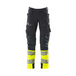 MASCOT® Accel. Safe Hose mt Knietaschen, ULTIMATE STRETCH Hose, Der Stretchstoff ist in alle Richtungen elastisch und bietet eine unübertroffene Bewegungsfreiheit, wo nichts spannt oder stört, Der multifunktionelle Stretchstoff kombiniert ein niedriges Gewicht mit sehr hoher Strapazierfähigkeit und ist darüber hinaus wasserabweisend, Das Produkt ist für Industriewäsche geeignet, Effektive Belüftung am Bein durch Reißverschluss am Oberschenkel, Ergonomisch geschnittene Hosenbeine, die nach den natürlichen Bewegungen des Körpers geformt wurden, Vorbereitet für Hängetaschen 19450-126, die mit Knöpfen befestigt werden, Die Knietaschen aus strapazierfähigem CORDURA®-Gewebe sind regulierbar, so dass der Knieschutz immer optimal platziert ist, Zertifiziert für die Verwendung zusammen mit dem MASCOT-Kniepolstertyp SHORT oder LONG, da die Kniepolstertasche höhenverstellbar ist