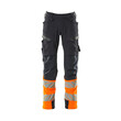MASCOT® Accel. Safe Hose mt Knietaschen, ULTIMATE STRETCH Hose, Der Stretchstoff ist in alle Richtungen elastisch und bietet eine unübertroffene Bewegungsfreiheit, wo nichts spannt oder stört, Der multifunktionelle Stretchstoff kombiniert ein niedriges Gewicht mit sehr hoher Strapazierfähigkeit und ist darüber hinaus wasserabweisend, Das Produkt ist für Industriewäsche geeignet, Effektive Belüftung am Bein durch Reißverschluss am Oberschenkel, Ergonomisch geschnittene Hosenbeine, die nach den natürlichen Bewegungen des Körpers geformt wurden, Vorbereitet für Hängetaschen 19450-126, die mit Knöpfen befestigt werden, Die Knietaschen aus strapazierfähigem CORDURA®-Gewebe sind regulierbar, so dass der Knieschutz immer optimal platziert ist, Zertifiziert für die Verwendung zusammen mit dem MASCOT-Kniepolstertyp SHORT oder LONG, da die Kniepolstertasche höhenverstellbar ist