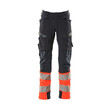 MASCOT® Accel. Safe Hose mt Knietaschen, ULTIMATE STRETCH Hose, Der Stretchstoff ist in alle Richtungen elastisch und bietet eine unübertroffene Bewegungsfreiheit, wo nichts spannt oder stört, Der multifunktionelle Stretchstoff kombiniert ein niedriges Gewicht mit sehr hoher Strapazierfähigkeit und ist darüber hinaus wasserabweisend, Das Produkt ist für Industriewäsche geeignet, Effektive Belüftung am Bein durch Reißverschluss am Oberschenkel, Ergonomisch geschnittene Hosenbeine, die nach den natürlichen Bewegungen des Körpers geformt wurden, Vorbereitet für Hängetaschen 19450-126, die mit Knöpfen befestigt werden, Die Knietaschen aus strapazierfähigem CORDURA®-Gewebe sind regulierbar, so dass der Knieschutz immer optimal platziert ist, Zertifiziert für die Verwendung zusammen mit dem MASCOT-Kniepolstertyp SHORT oder LONG, da die Kniepolstertasche höhenverstellbar ist