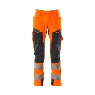 MASCOT® Accel. Safe Hose mit Knietaschen, ULTIMATE STRETCH Hose, Der Stretchstoff ist in alle Richtungen elastisch und bietet eine unübertroffene Bewegungsfreiheit, wo nichts spannt oder stört, Der multifunktionelle Stretchstoff kombiniert ein niedriges Gewicht mit sehr hoher Strapazierfähigkeit und ist darüber hinaus wasserabweisend, Ergonomisch geschnittene Hosenbeine, die nach den natürlichen Bewegungen des Körpers geformt wurden, Zollstocktasche mit Kevlar®-Verstärkungen - besonders widerstandsfähig gegen spitze und scharfe Gegenstände, Vorbereitet für Hängetaschen 19450-126, die mit Knöpfen befestigt werden, Effektive Belüftung am Bein durch Reißverschluss am Oberschenkel, Die Knietaschen aus strapazierfähigem CORDURA®-Gewebe sind regulierbar, so dass der Knieschutz immer optimal platziert ist, Zertifiziert für die Verwendung zusammen mit dem MASCOT-Kniepolstertyp SHORT oder LONG, da die Kniepolstertasche höhenverstellbar ist , Das Produkt ist für Industriewäsche geeignet