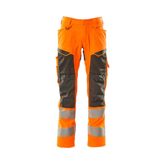 MASCOT® Accel. Safe Hose mit Knietaschen, Stretch-Einsätze Hose, Leichte und starke Stoffqualität mit Ripstop Ripstop ist eine besonders reißfeste Webung, die dafür sorgt, dass der Stoff lange hält, Das Produkt ist eine Kombination aus festem Stoff und Stretchgewebe Das Stretchgewebe befindet sich dort, wo zusätzliche Bewegungsfreiheit erforderlich ist, Vorbereitet für Hängetaschen 19450-126, die mit Knöpfen befestigt werden, Ergonomisch geschnittene Hosenbeine, die nach den natürlichen Bewegungen des Körpers geformt wurden, Die Knietaschen aus strapazierfähigem CORDURA®-Gewebe sind regulierbar, so dass der Knieschutz immer optimal platziert ist, Zertifiziert für die Verwendung zusammen mit dem MASCOT-Kniepolstertyp SHORT oder LONG, da die Kniepolstertasche höhenverstellbar ist , Standardmäßig in drei verschiedenen Schrittlängen erhältlich, für die individuell beste Passform und die am besten platzierten Details, Das Produkt ist für Industriewäsche geeignet