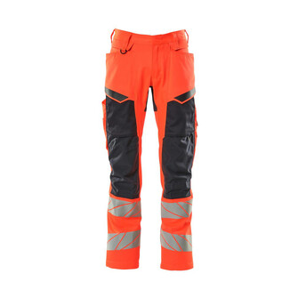 MASCOT® Accel. Safe Hose mit Knietaschen, Stretch-Einsätze Hose, Leichte und starke Stoffqualität mit Ripstop Ripstop ist eine besonders reißfeste Webung, die dafür sorgt, dass der Stoff lange hält, Das Produkt ist eine Kombination aus festem Stoff und Stretchgewebe Das Stretchgewebe befindet sich dort, wo zusätzliche Bewegungsfreiheit erforderlich ist, Vorbereitet für Hängetaschen 19450-126, die mit Knöpfen befestigt werden, Ergonomisch geschnittene Hosenbeine, die nach den natürlichen Bewegungen des Körpers geformt wurden, Die Knietaschen aus strapazierfähigem CORDURA®-Gewebe sind regulierbar, so dass der Knieschutz immer optimal platziert ist, Zertifiziert für die Verwendung zusammen mit dem MASCOT-Kniepolstertyp SHORT oder LONG, da die Kniepolstertasche höhenverstellbar ist , Standardmäßig in drei verschiedenen Schrittlängen erhältlich, für die individuell beste Passform und die am besten platzierten Details, Das Produkt ist für Industriewäsche geeignet