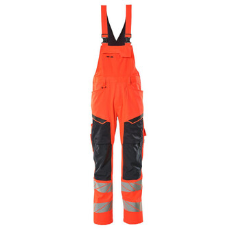 MASCOT® Accel. Safe Latzhose, Knietaschen, Stretch-Einsätze Latzhose, Leichte und starke Stoffqualität mit Ripstop Ripstop ist eine besonders reißfeste Webung, die dafür sorgt, dass der Stoff lange hält, Das Produkt ist eine Kombination aus festem Stoff und Stretchgewebe Das Stretchgewebe befindet sich dort, wo zusätzliche Bewegungsfreiheit erforderlich ist, Ergonomisch geschnittene Hosenbeine, die nach den natürlichen Bewegungen des Körpers geformt wurden, Die Knietaschen aus strapazierfähigem CORDURA®-Gewebe sind regulierbar, so dass der Knieschutz immer optimal platziert ist, Standardmäßig in drei verschiedenen Schrittlängen erhältlich, für die individuell beste Passform und die am besten platzierten Details, Zertifiziert für die Verwendung zusammen mit dem MASCOT-Kniepolstertyp SHORT oder LONG, da die Kniepolstertasche höhenverstellbar ist , Das Produkt ist für Industriewäsche geeignet