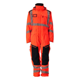 MASCOT® Accelerate Safe Winteroverall, Atmungsaktiv, wind- und wasserdicht mit getapten Nähten, Äußerst strapazierfähig, die einzigartige CLIMASCOT®-Isolierung wärmt effektiv, ist leicht, weich und lässt sich auf ein geringes Volumen komprimieren, Ergonomisch geschnittene Hosenbeine, die nach den natürlichen Bewegungen des Körpers geformt wurden, Zollstocktasche mit Kevlar®-Verstärkungen - besonders widerstandsfähig gegen spitze und scharfe Gegenstände, die Knietaschen aus strapazierfähigem CORdURA®-Gewebe sind regulierbar, so dass der Knieschutz immer optimal platziert ist, Schneefang an der Beininnenseite hält Schnee und Schmutz draußen